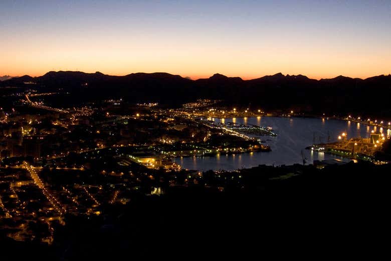 Port de Carthagène à la tombée de la nuit