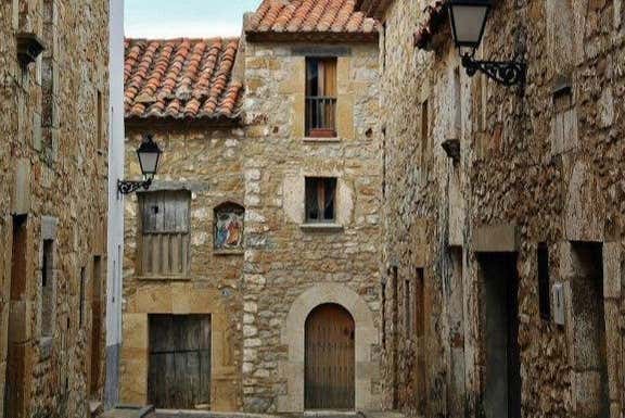 Edificios de piedra en las calles de Culla