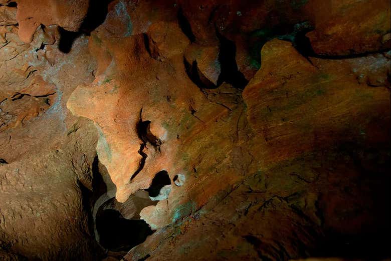 Nos fijaremos en la geología de las cuevas