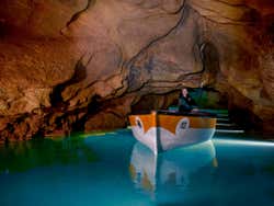 Recorriendo las Cuevas de San José