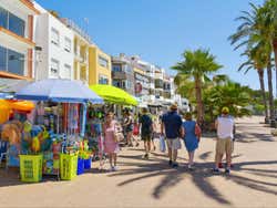 Calle de tiendas en Vinarós