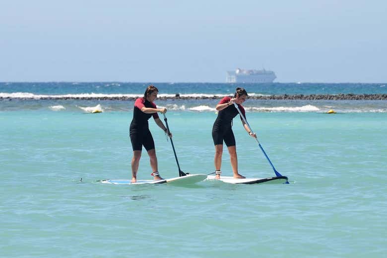 Disfrutando de la clase de paddle surf