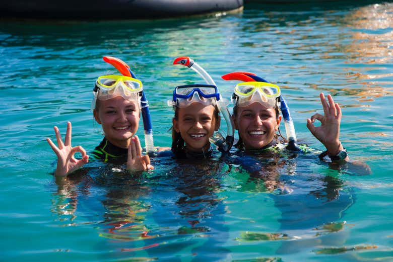 Foto de grupo durante a atividade de snorkel