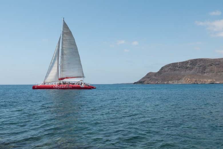 Disfrutando de la travesía en el catamarán