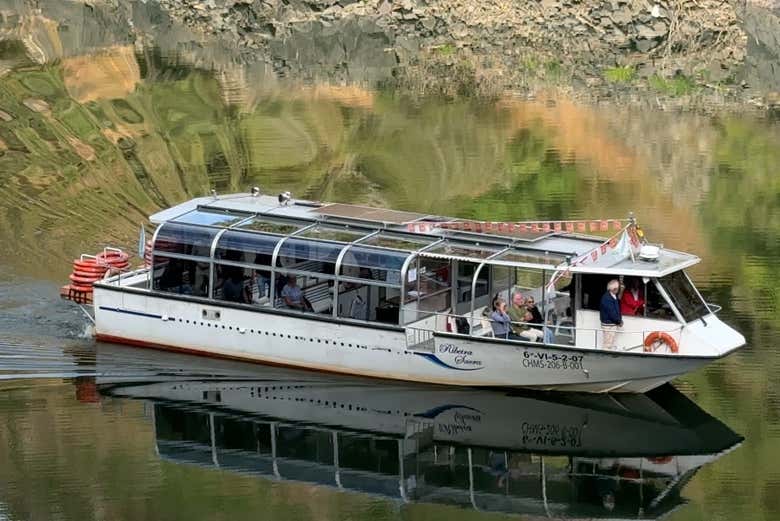 Navegaréis por plena Ribeira Sacra