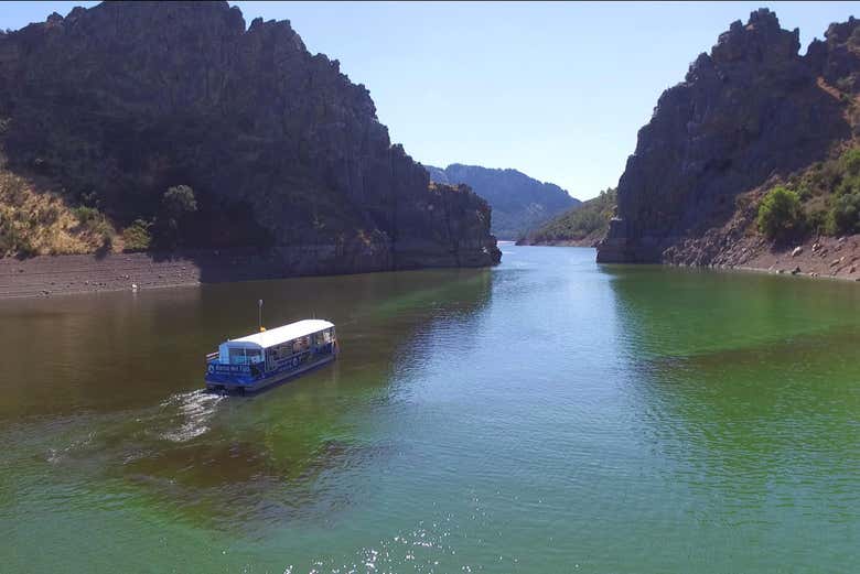 Sailing through the Canchos de Ramiro