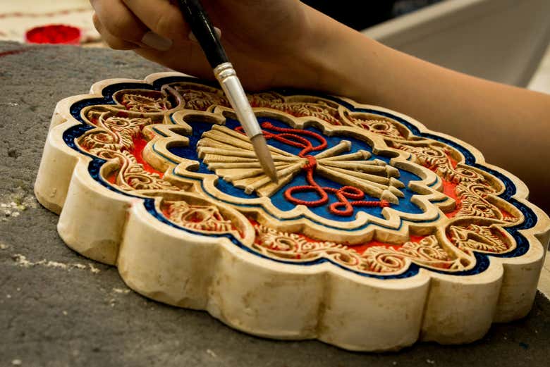 Polychromie d'une œuvre en plâtre