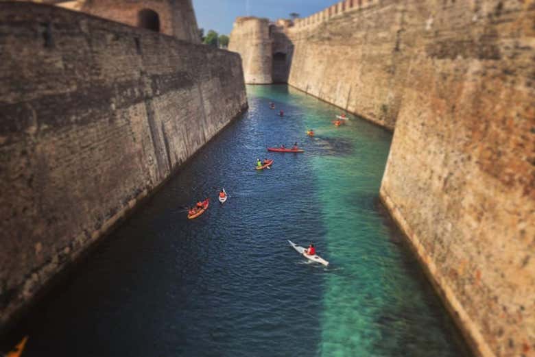 Balade en kayak dans les douves