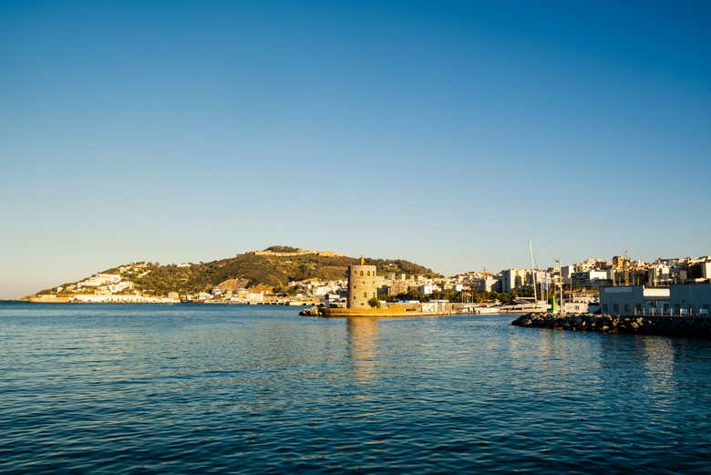 Paysage de la côte de Ceuta depuis le bateau