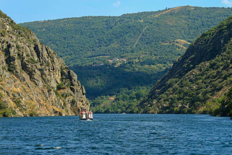Navegad entre los majestuosos cañones del río Miño