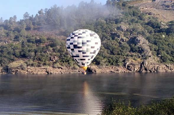 Paseo en globo por la Ribeira Sacra