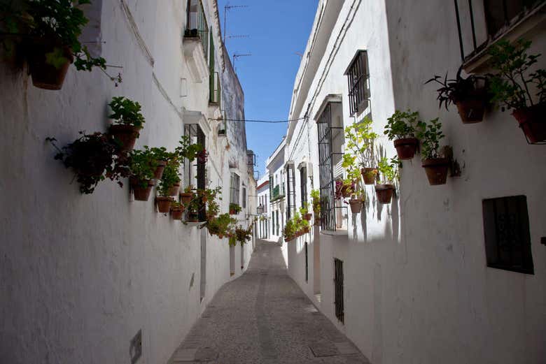 Calles con flores en Arcos de la Frontera