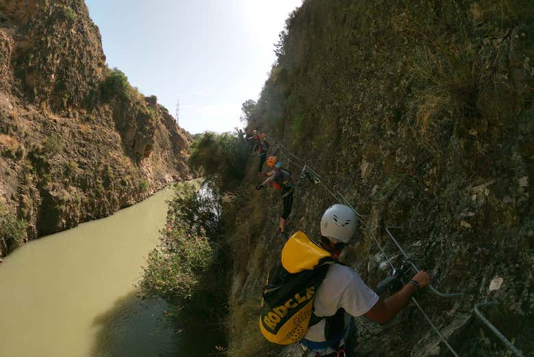 Contemplando il paesaggio del canyon di Almadenes