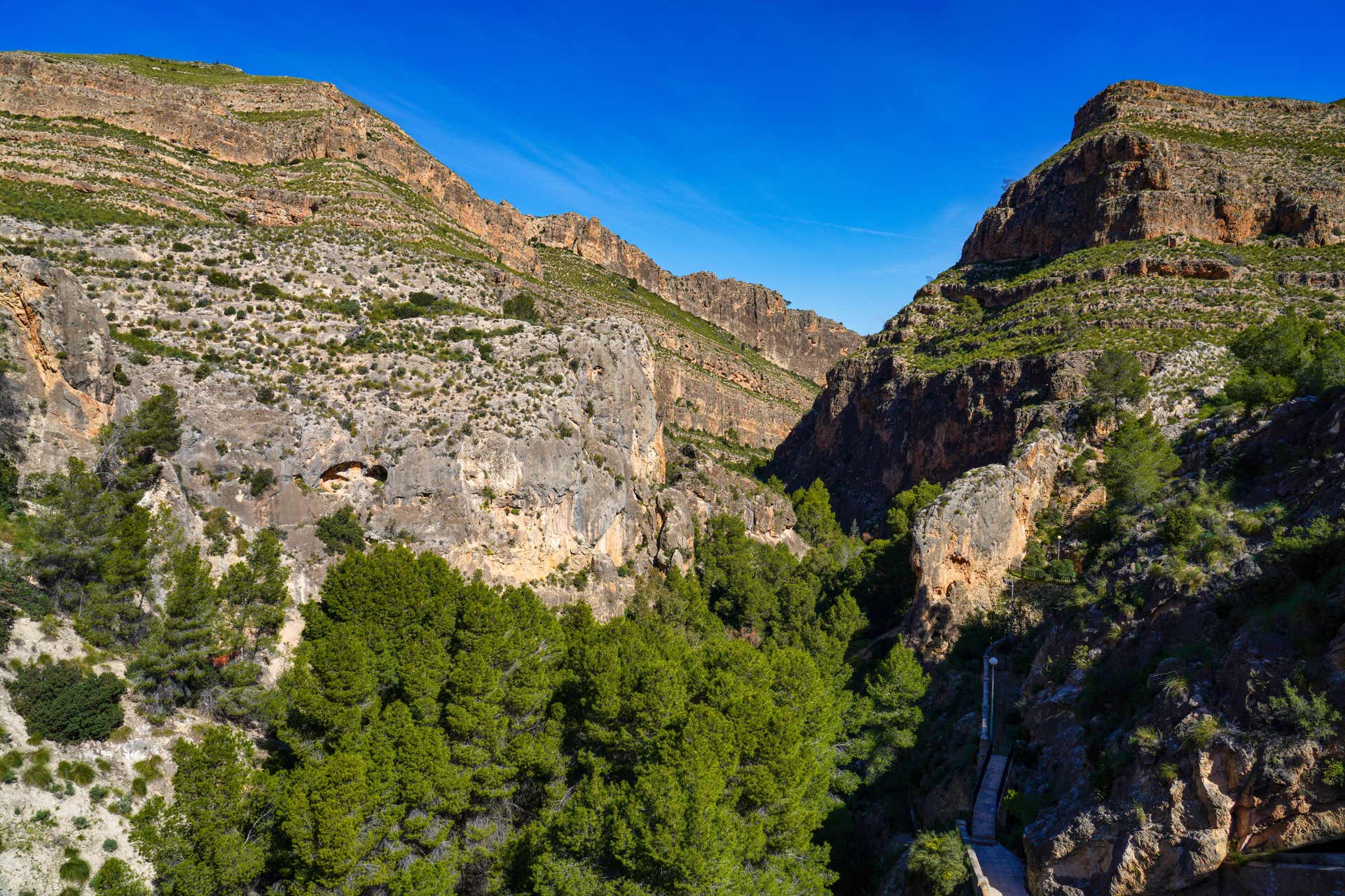 Senderismo por el cañón de Almadenes