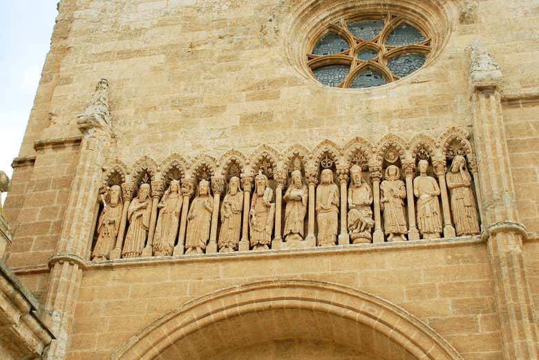 Façade de la cathédrale