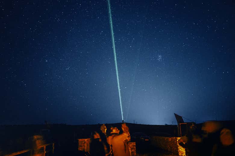 La guida punterà con un laser verso gli astri e le costellazioni
