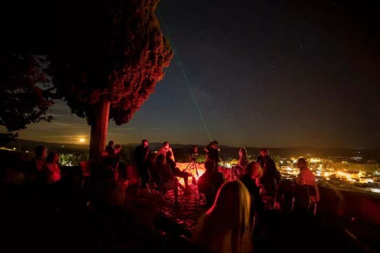 Gruppo durante l'esperienza di osservazione astronomica