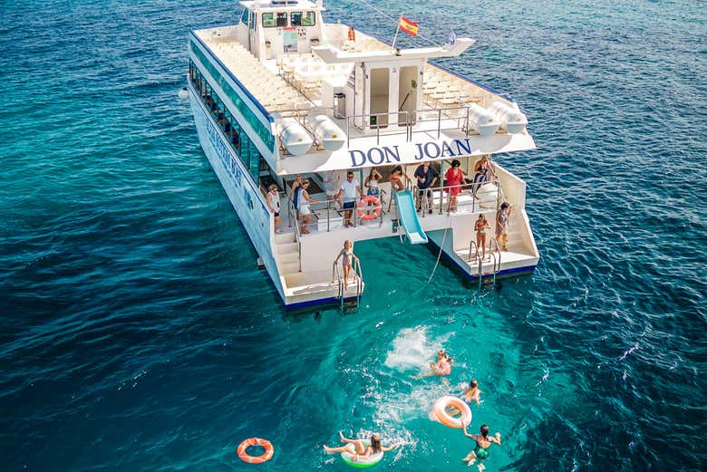 Aproveitando o passeio de barco pelo norte de Menorca