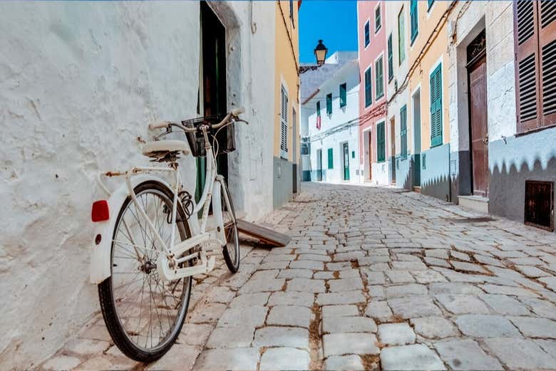 Calles blancas del casco antiguo de Ciudadela