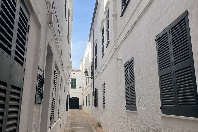 Calles blancas de la Ciudadela de Menorca