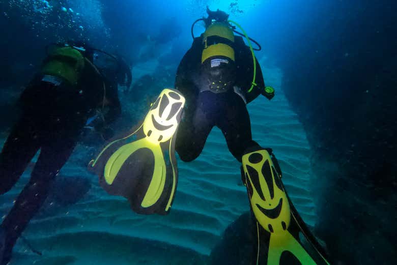 Explorando las cuevas submarinas de la costa de Ciudadela