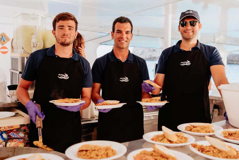 Tomaremos una rica paella a bordo