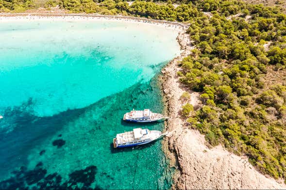 Paseo en barco por las calas del sur de Menorca