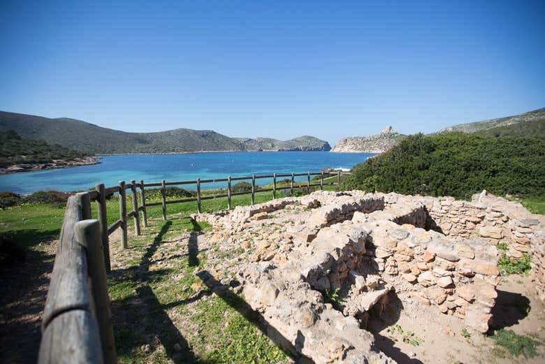 Paseando por los caminos rocosos de Cabrera