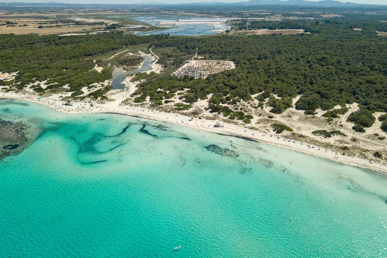 Es Trenc es ideal para hacer snorkel por sus aguas cristalinas