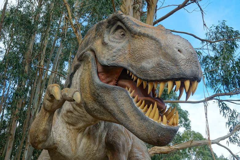 Reproducción de un tiranosaurio