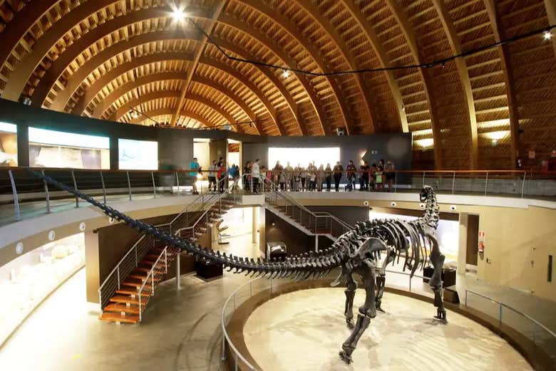 Visitando la exposición del MUJA