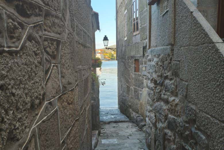 Recorreremos los rincones más enigmáticos de Combarro