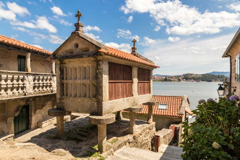 Hórreo medieval en Combarro
