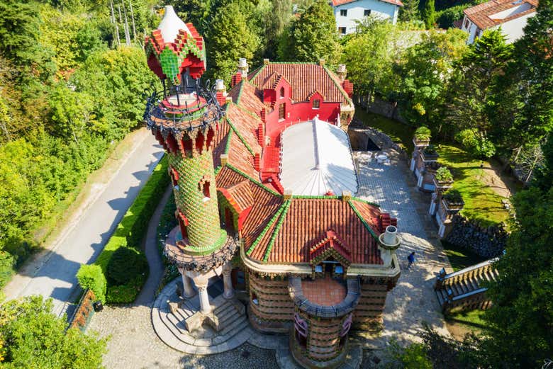 Vue sur El Capricho de Gaudí, à Comillas