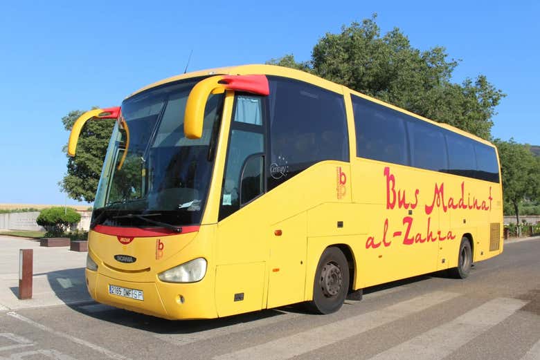 El autobús que nos llevará a Medina Azahara desde Córdoba