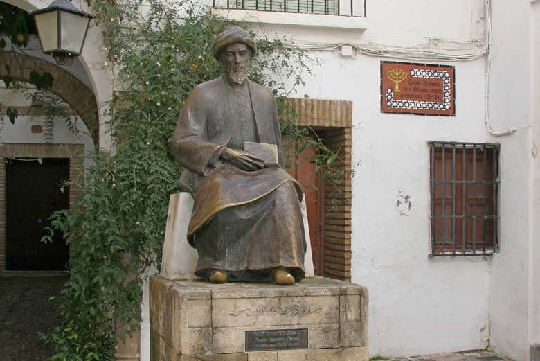 Estatua de Maimónides