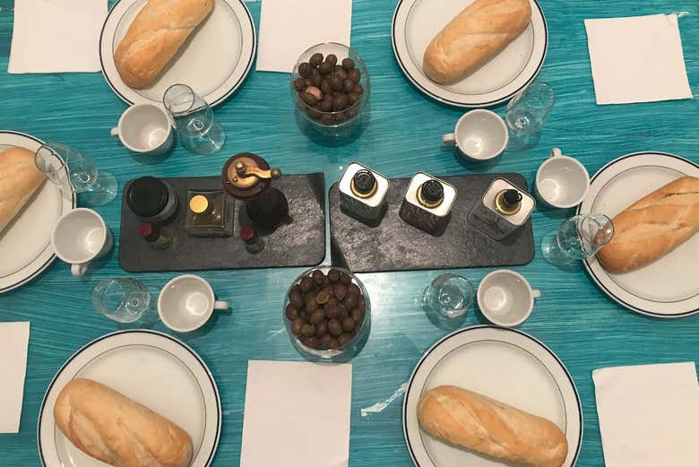 Mesa preparada para el desayuno molinero