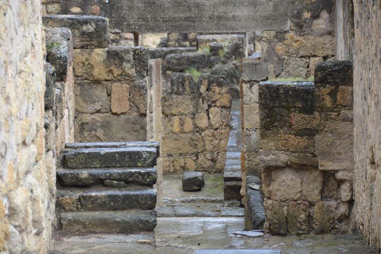 Vestigios en la Medina Azahara
