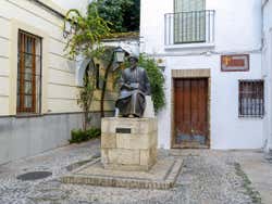 Estátua de Maimônides
