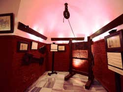 Instrumentos de tortura usados pela Inquisição