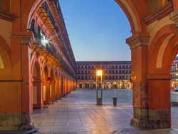 A Plaza de la Corredera à noite
