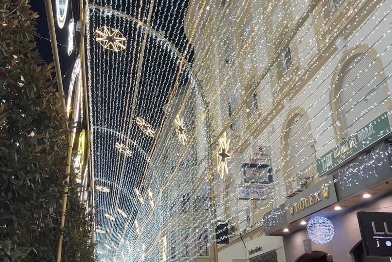 Espectáculo de luces en la calle Cruz Conde