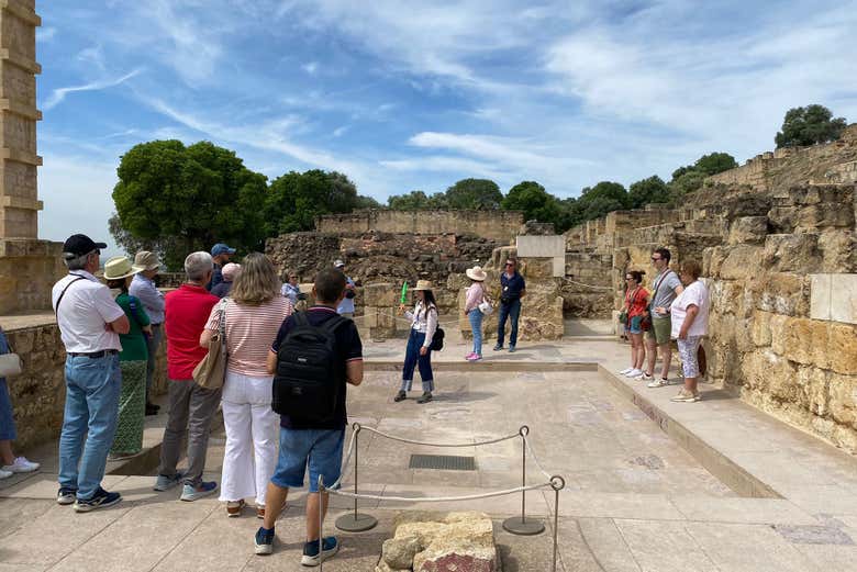 La mejor forma de conocer en exclusiva Medina Azahara