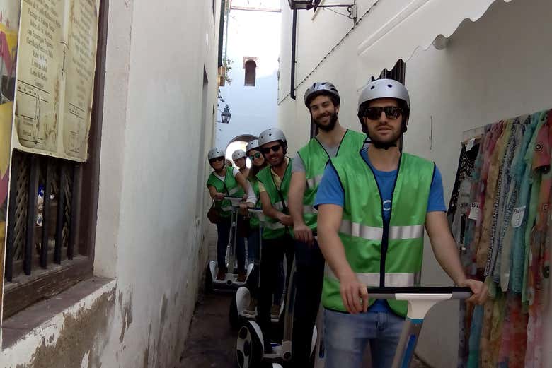 Recorriendo calles estrechas en Córdoba
