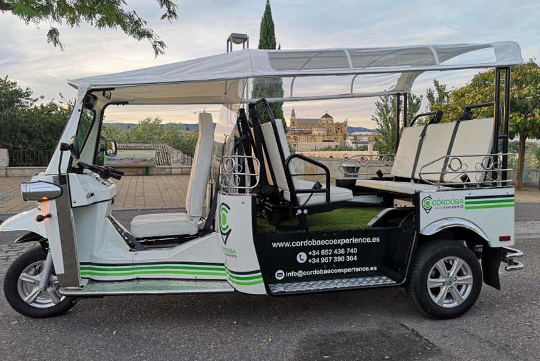 Montez à bord d'un tuk tuk