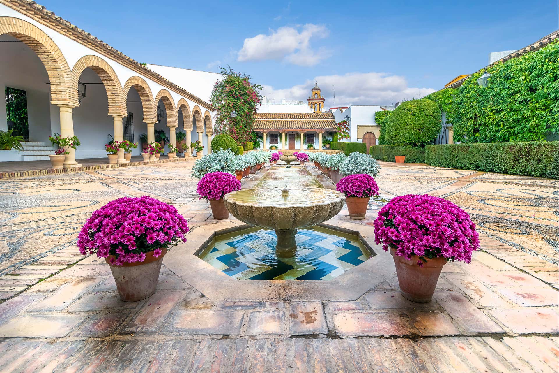 Visita ao Palácio de Viana e seus pátios