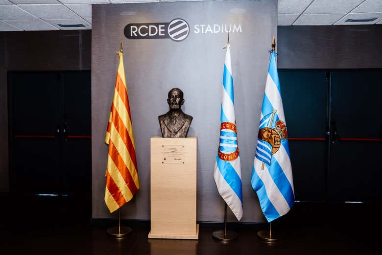Banderas en el RCDE Stadium