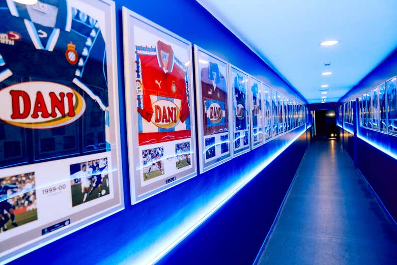Camisetas del club en el RCDE Stadium