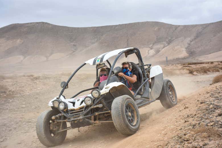 ¡Una auténtica aventura en buggy en Corralejo!