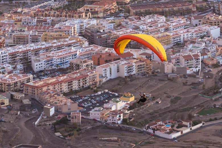 Sobrevolando Adeje, en el sur de Tenerife